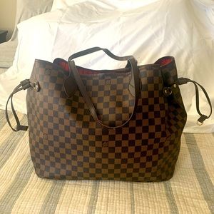 Tote, not authentic LV.